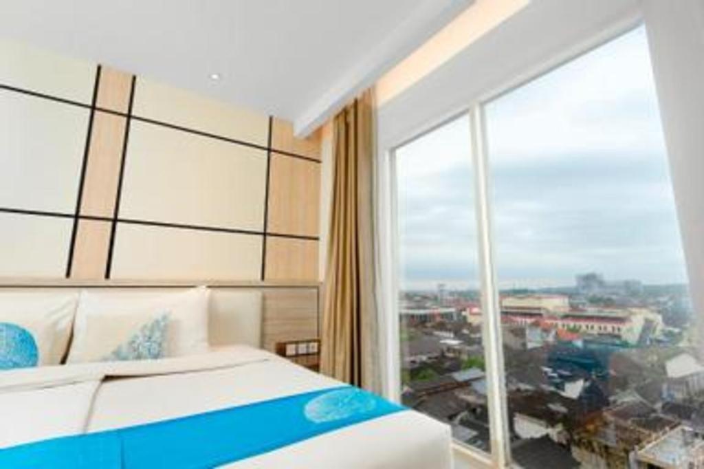 Java Lotus Hotel Jember Exterior photo