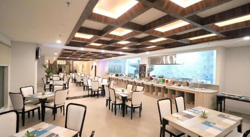 Java Lotus Hotel Jember Exterior photo