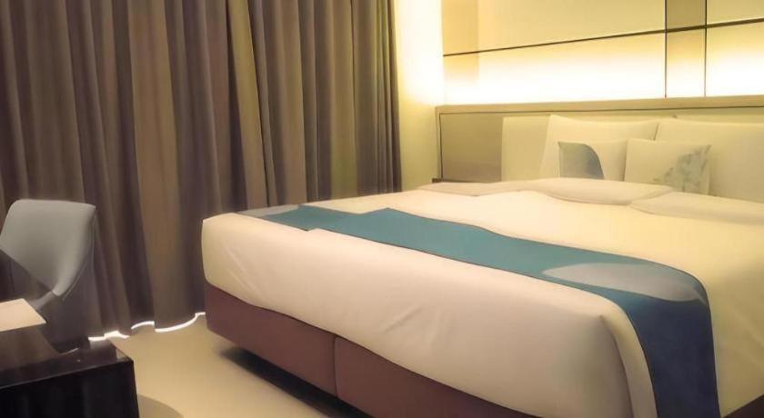 Java Lotus Hotel Jember Exterior photo